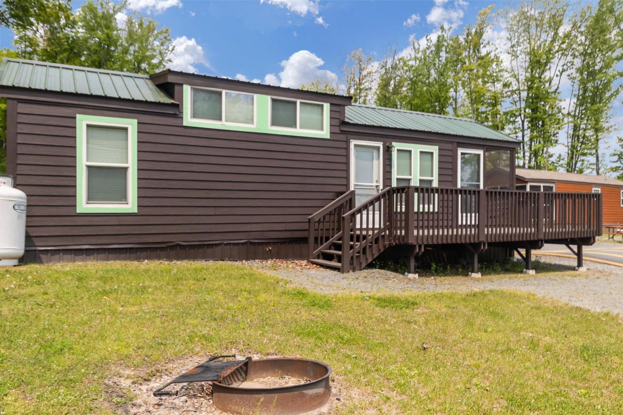 Jellystone Park Birchwood Acres Villa Greenfield Park Exterior foto